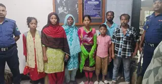 সাতক্ষীরা সীমান্ত দিয়ে ফেরত পাঠানো ১৮ বাংলাদেশিকে পরিবারের কাছে হস্তান্তর